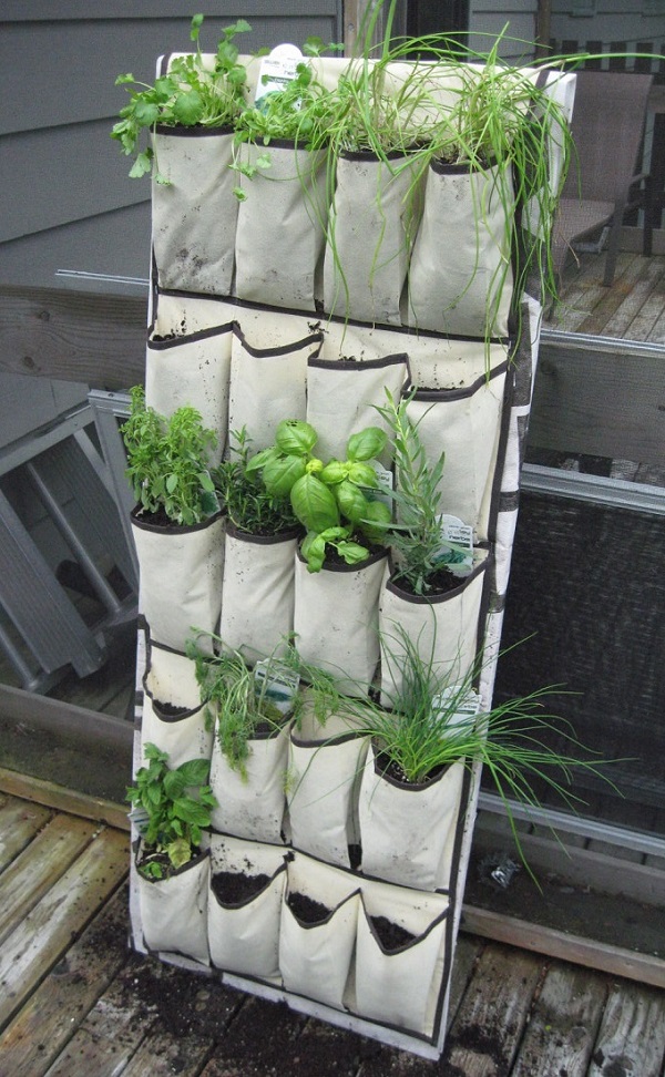 Vertical Herb Garden What Is It, DIY Plans, And Photos • Insteading